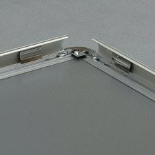 Ramka plakatowa zatrzaskowa 25 mm - ostre narożniki 4 Ramka plakatowa zatrzaskowa 25 mm - ostre narożniki -