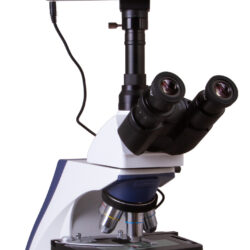 Mikroskop cyfrowy Levenhuk MED Series z wyświetlaczem prezentującym próbki biologiczne.