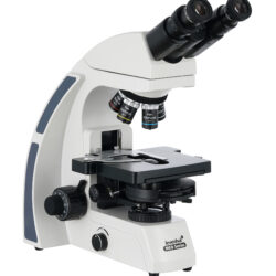 74008_levenhuk-med-45b-binocular-microscope_04 Mikroskop dwuokularowy Levenhuk MED Series z czterema obiektywami.