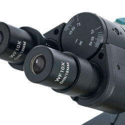 75420_levenhuk-microscope-400b_05 Głowica mikroskopu obuokularowego z okularami WF10X/18MM i pokrętłem regulacji rozstawu.