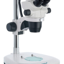 76057_levenhuk-microscope-zoom-1t_02 Mikroskop stereoskopowy Levenhuk z binokularową głowicą i podstawą z oświetleniem.