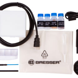76466_bresser-biolux-touch-5mp-hdmi-digital-microscope_02 Akcesoria do mikroskopu Bresser: kabel, pojemnik, cztery fiolki z odczynnikami, pęseta, pipeta, szkiełka i zasilacz.