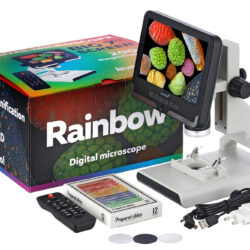 Mikroskop cyfrowy Levenhuk Rainbow z 7-calowym ekranem, akcesoriami i opakowaniem.