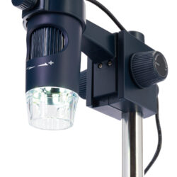 Cyfrowy mikroskop USB z podświetleniem LED na statywie.