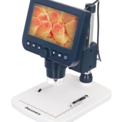 Cyfrowy mikroskop Discovery z ekranem LCD wyświetlającym obraz próbki biologicznej.