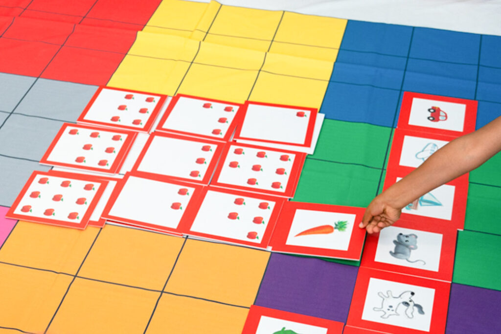 Edukacyjna Mata STEAM z interaktywną obudową cyfrową -