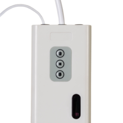 ekran-elektryczny-avtek-video-electric-240_9 Przewodowy sterownik do rolet z trzema przyciskami (góra, stop, dół) i czujnikiem podczerwieni.