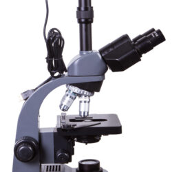 microscope-levenhuk-d740t-5-1mpix-01 Mikroskop optyczny z cyfrową kamerą okularową podłączoną przez USB.