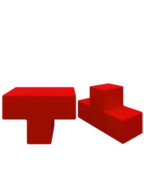 Dwa czerwone klocki w kształcie litery T przypominające elementy gry Tetris.