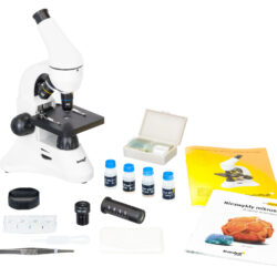 69129_levenhuk-rainbow-50l-plus-moonstone_04_pl Mikroskop biologiczny Levenhuk z zestawem akcesoriów laboratoryjnych i instrukcją obsługi.
