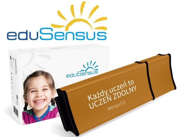 Pudełko z oprogramowaniem edukacyjnym „Każdy uczeń to UCZEŃ ZDOLNY Wersja 3.0” marki eduSensus z uśmiechniętym dzieckiem.