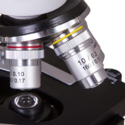 72350_bresser-microscope-erudit-dlx-40-1000x_07 Obiektywy mikroskopu laboratoryjnego z oznaczeniami powiększenia.