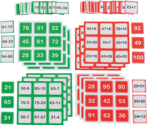 Zestaw edukacyjnych kart matematycznych z działaniami dodawania, odejmowania oraz wynikami w kolorze zielonym i czerwonym.