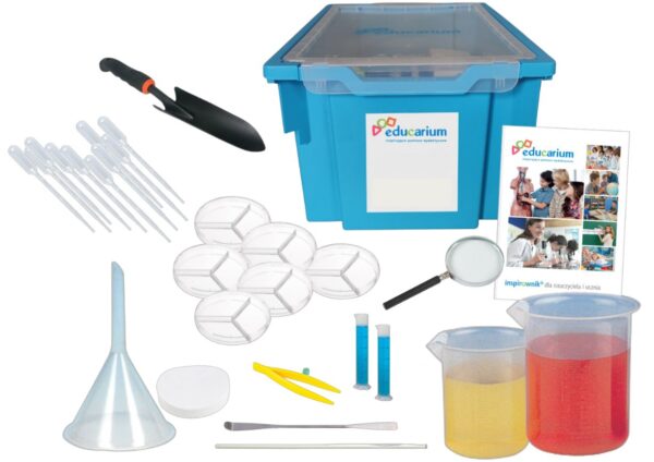 Zestaw edukacyjny Educarium z pomocami laboratoryjnymi, pojemnikami, lupą, pipetami i instrukcją dla nauczyciela.