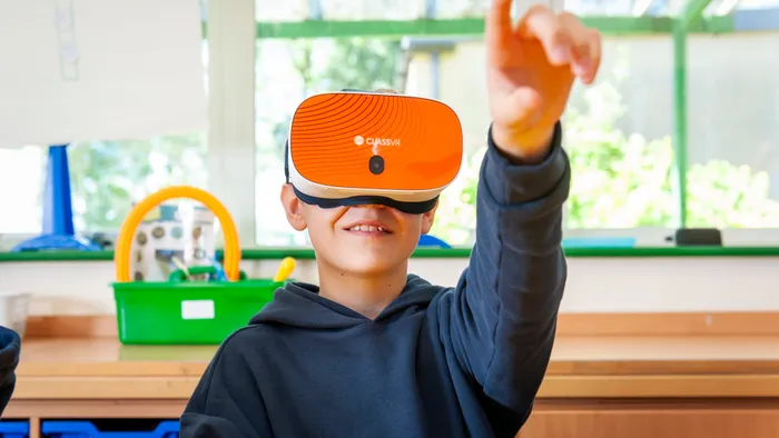 ClassVR - wirtualne laboratorium przedmiotowe zestaw 4 sztuk okularów Xplorer 128G -