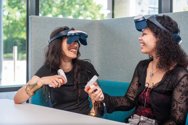 ClassVR XCELERATE - wirtualne laboratorium przedmiotowe zestaw 4 sztuk okularów + 3 letnia licencja EduverseCTE -