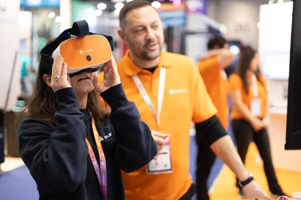 ClassVR XCELERATE - wirtualne laboratorium przedmiotowe zestaw 4 sztuk okularów + 3 letnia licencja EduverseCTE -