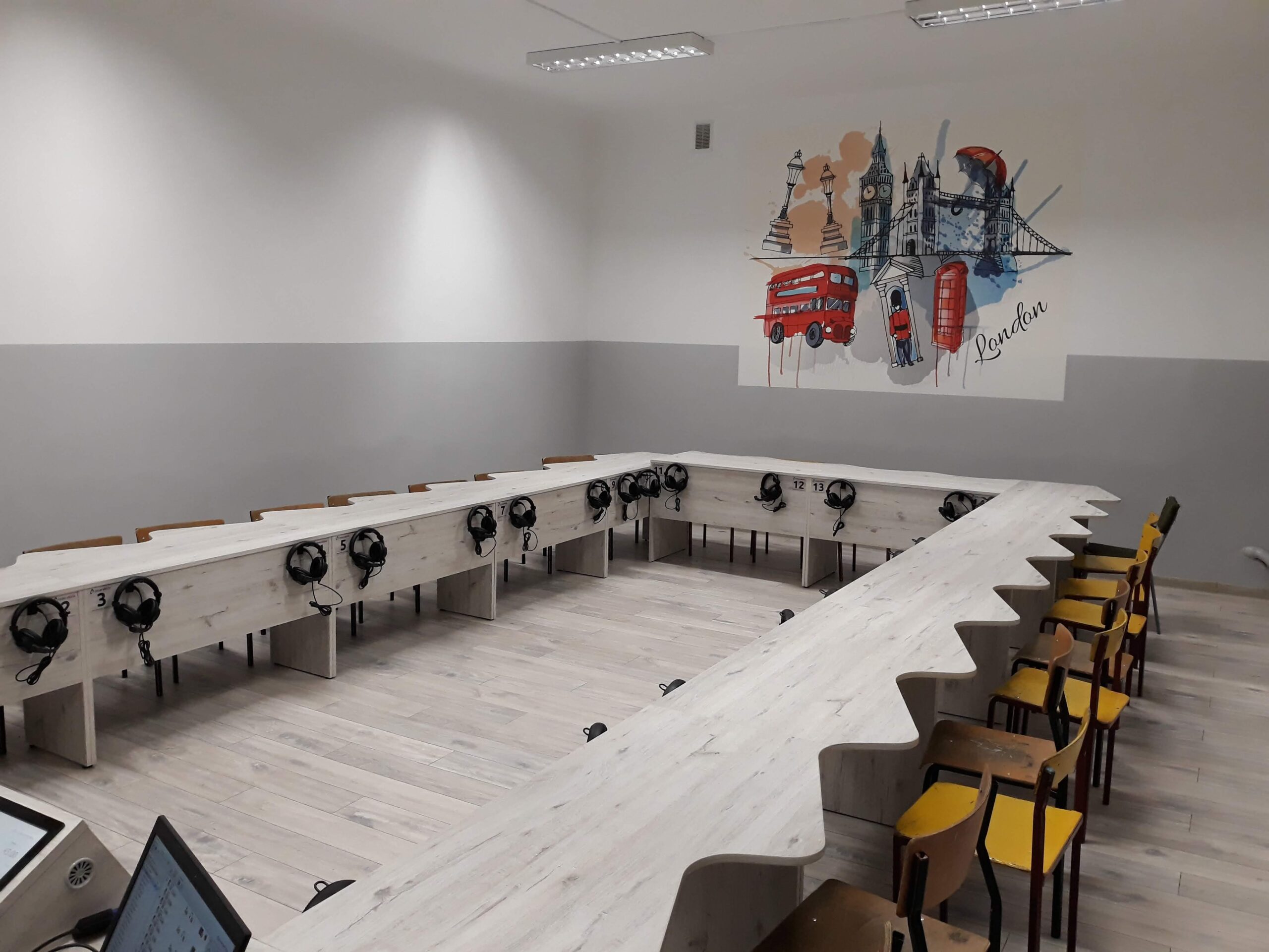 Komplet mebli do pracowni komputerowej 24 stanowiska 4 Komplet mebli do pracowni komputerowej 24 stanowiska -