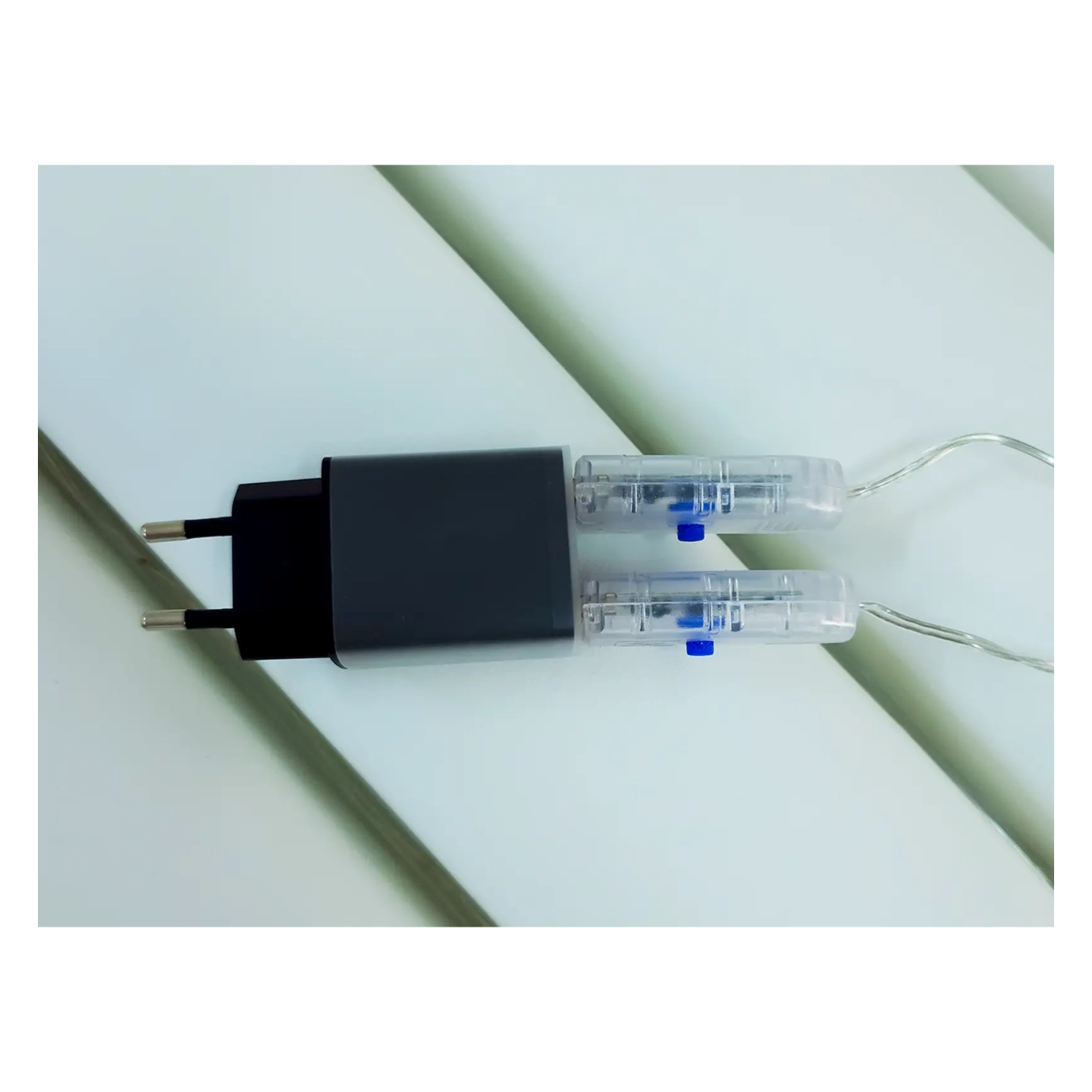 Basen podświetlany LED - okrągły 9 Zasilacz sieciowy z dwoma wpiętymi sterownikami oświetlenia LED.