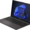 102920 Laptop HP z otwartym systemem Windows 11 na ekranie.