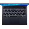 98401 Widok z góry na otwarty laptop Acer TravelMate z podświetlaną klawiaturą QWERTY.