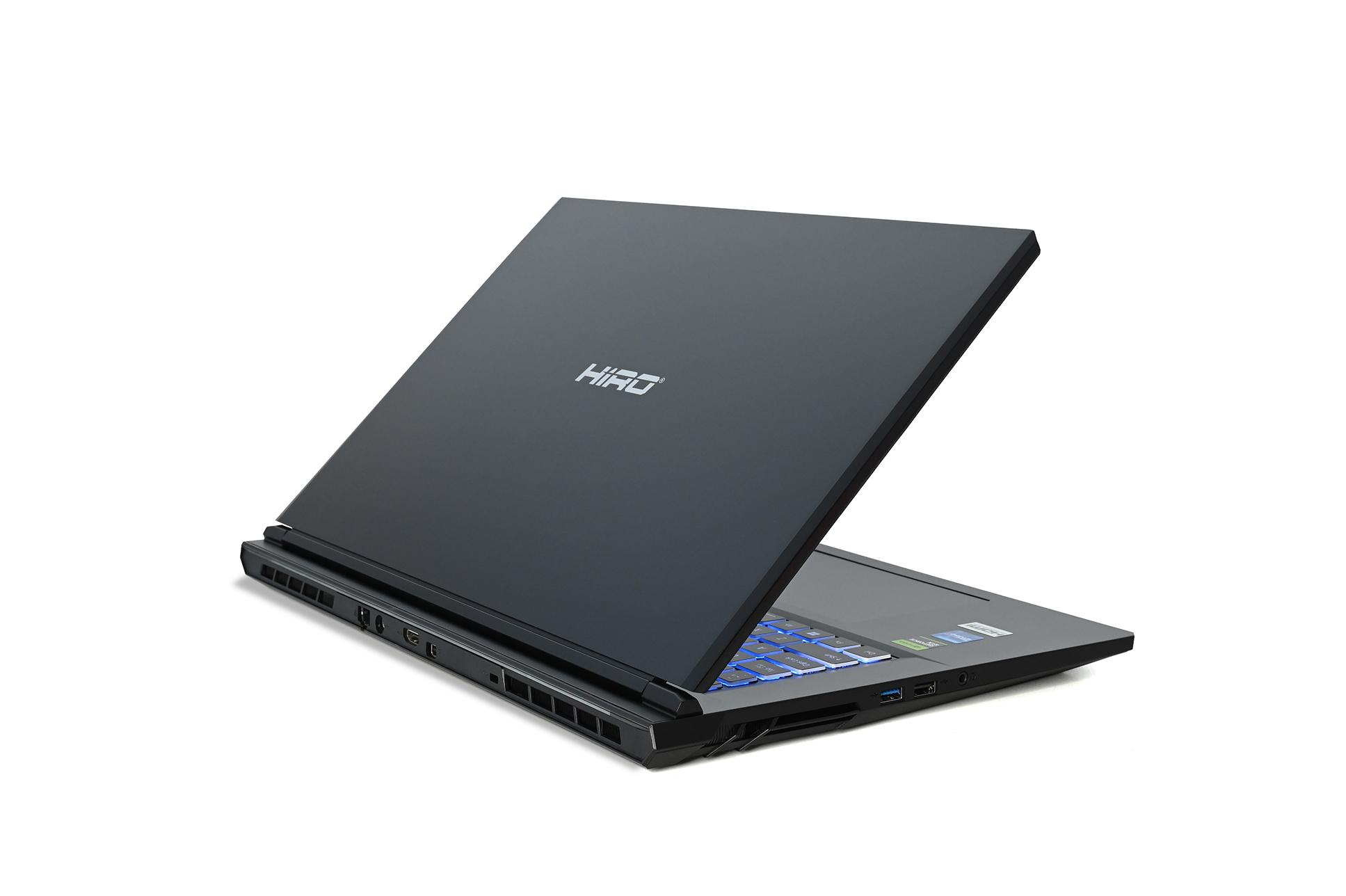 Czarny laptop gamingowy Hiro z podświetlaną na niebiesko klawiaturą.