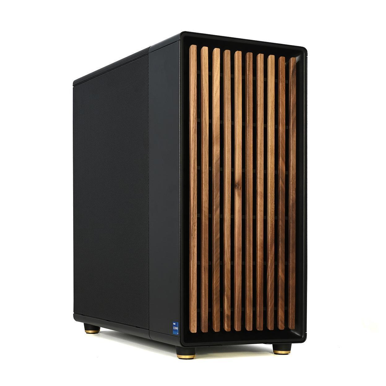 Czarna obudowa komputerowa Fractal Design North z drewnianym frontem na białym tle.